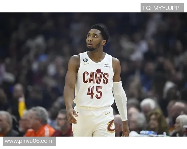 多诺万米切尔领衔球队奋勇争先展现篮球魅力与个人风采